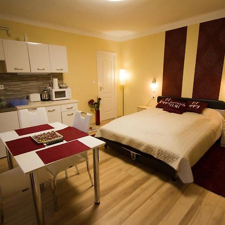Angyal Apartman Cserkeszőlő Exteriör bild