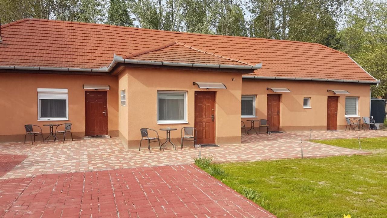 Angyal Apartman Cserkeszőlő Exteriör bild