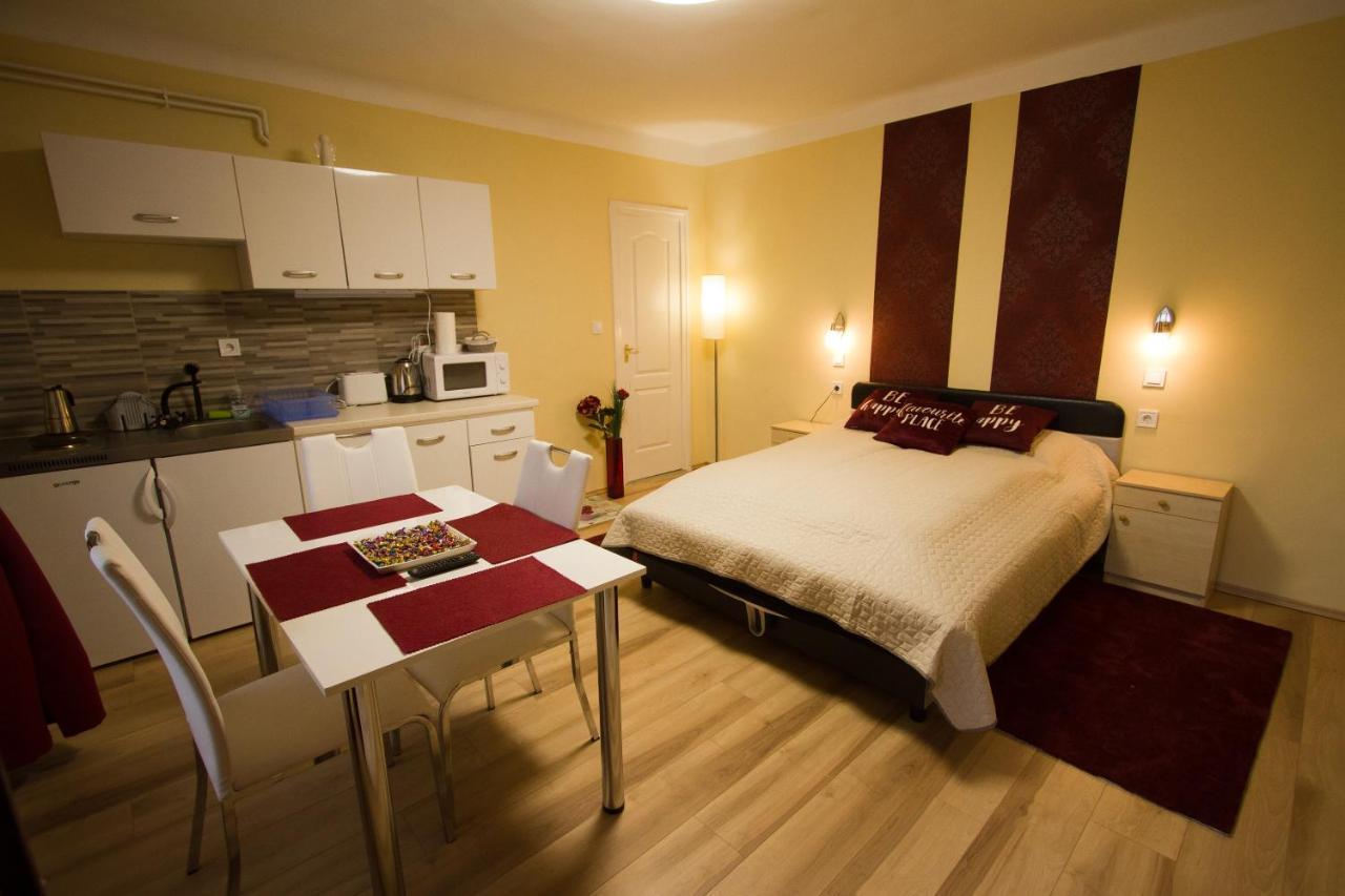 Angyal Apartman Cserkeszőlő Exteriör bild
