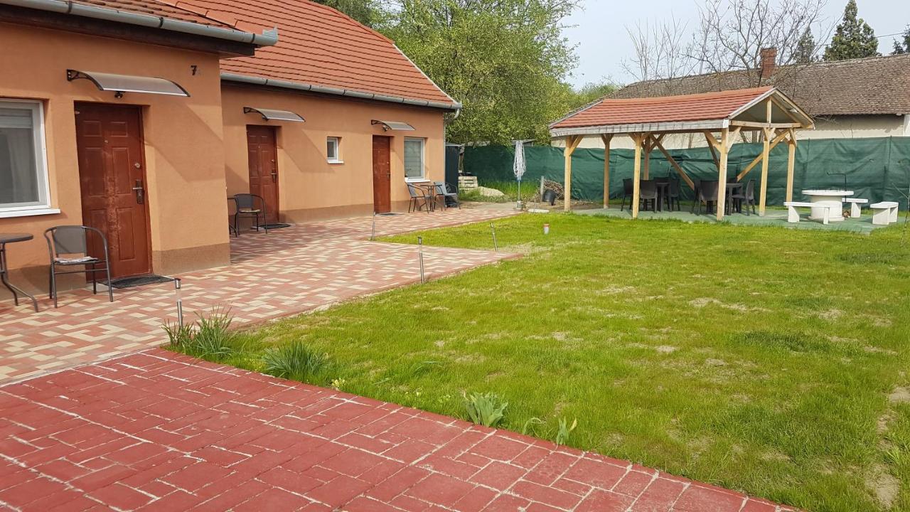 Angyal Apartman Cserkeszőlő Exteriör bild