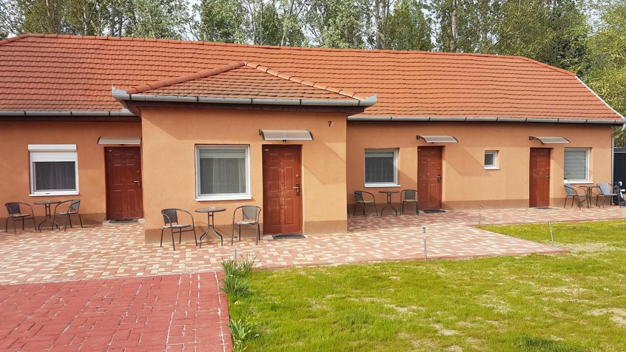 Angyal Apartman Cserkeszőlő Exteriör bild