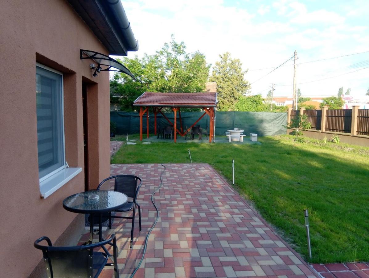 Angyal Apartman Cserkeszőlő Exteriör bild