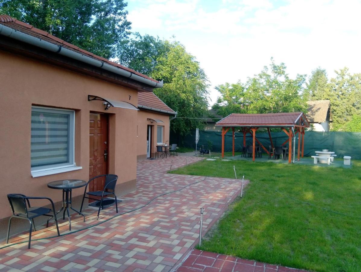Angyal Apartman Cserkeszőlő Exteriör bild